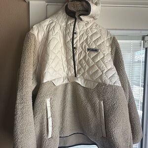 Columbia Cream and Tan Quilted Fleece Jacket